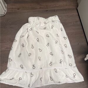 White Ring Design Towel Wrap